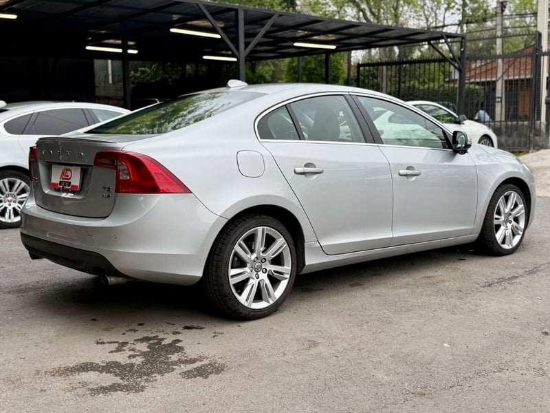 Volvo S60 T6 PLUS AWD 3.0 2011 - Imagen 4 de 19