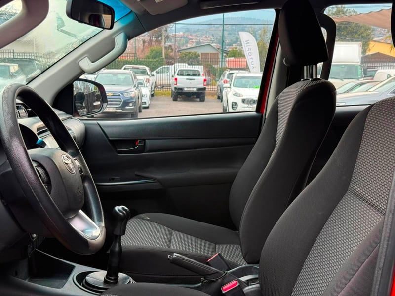 Toyota HILUX DX 4X4 MT 2.4 DIESEL 2023 - Imagen 9 de 18