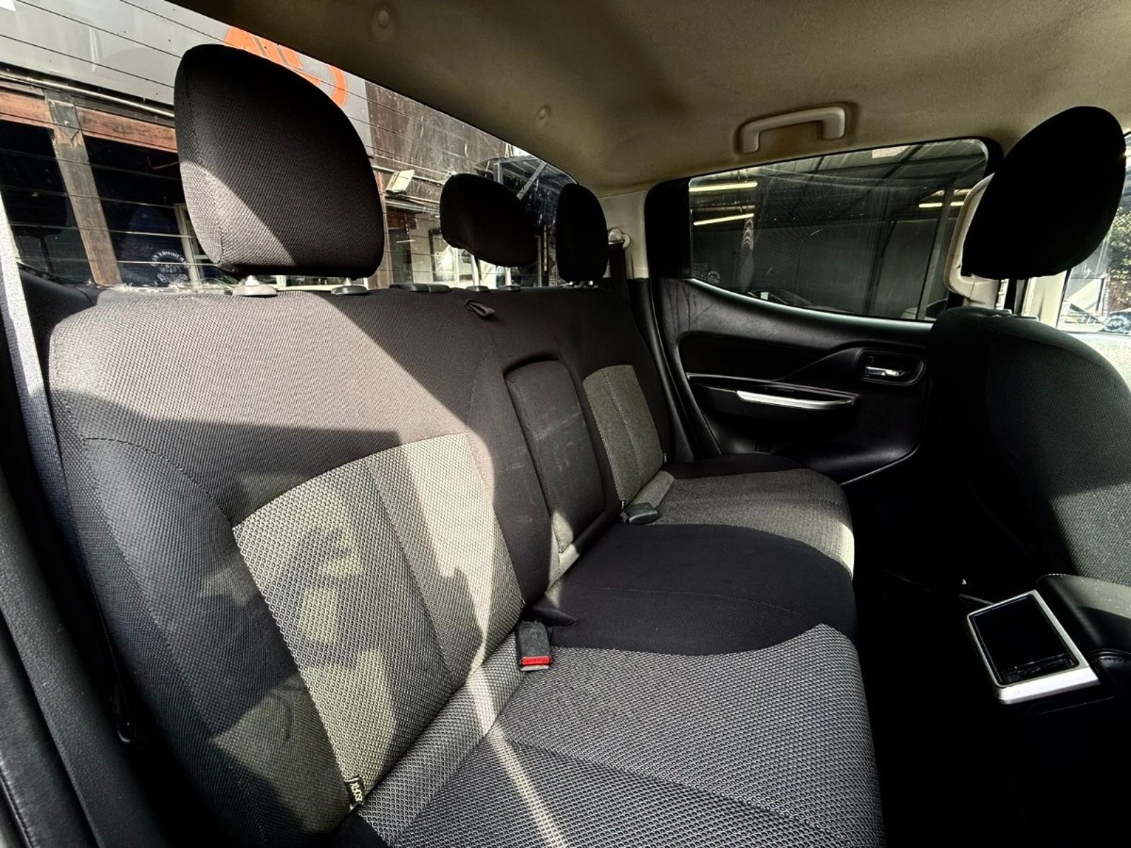 MITSUBISHI L200 DAKAR 4X4 AT 2.4 DIESEL 2023 - Imagen 16 de 17