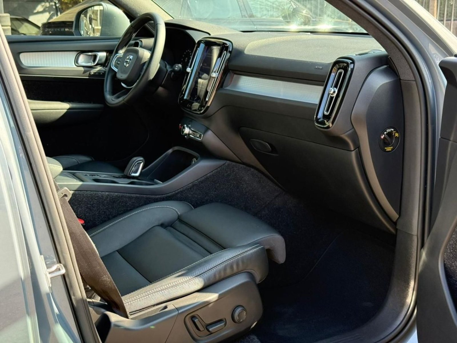 VOLVO XC40 D4 AWD MOMENTUM PLUS 2020 - Imagen 15 de 20
