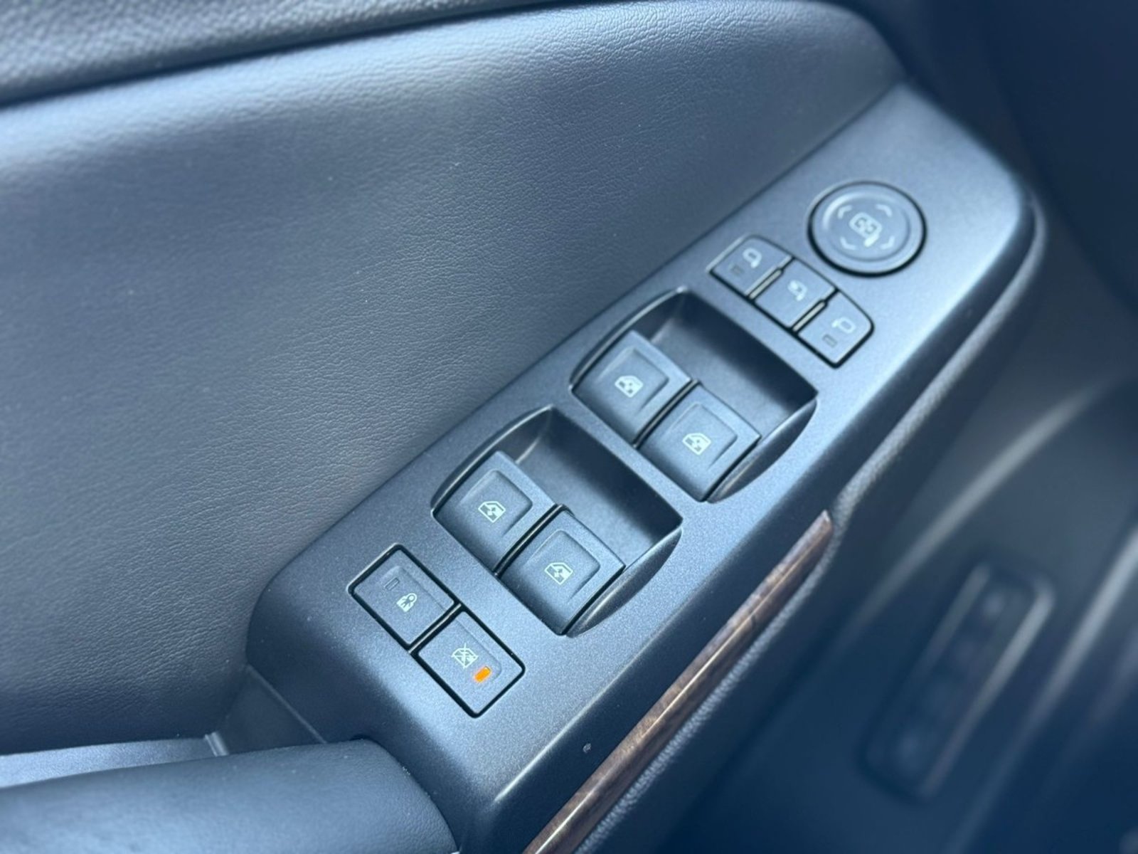 CHEVROLET SUBURBAN LT 5.3 4WD 2019 - Imagen 16 de 20
