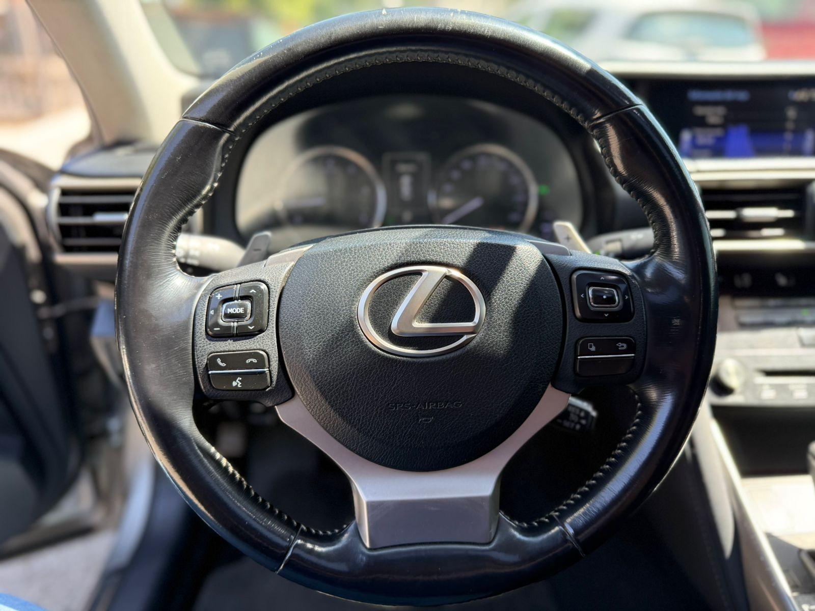 LEXUS IS 200 2.0 TURBO 2017 - Imagen 10 de 20