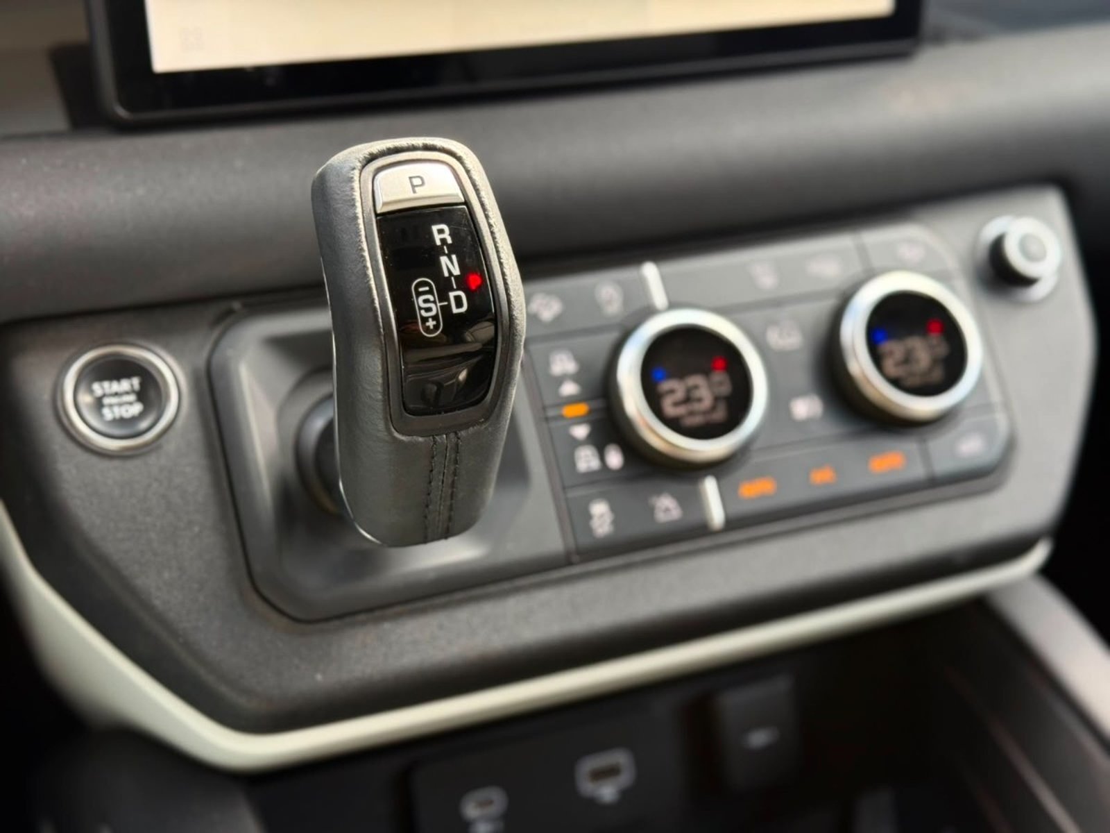 Land Rover DEFENDER 110 X DYNAMIC 3.0 2023 - Imagen 13 de 17