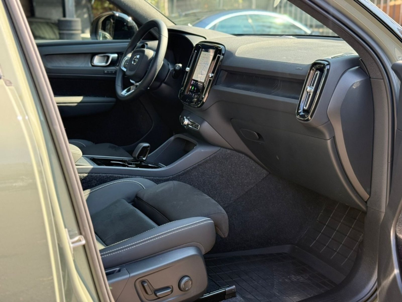 VOLVO EX40 P8 AWD 2025 - Imagen 19 de 20