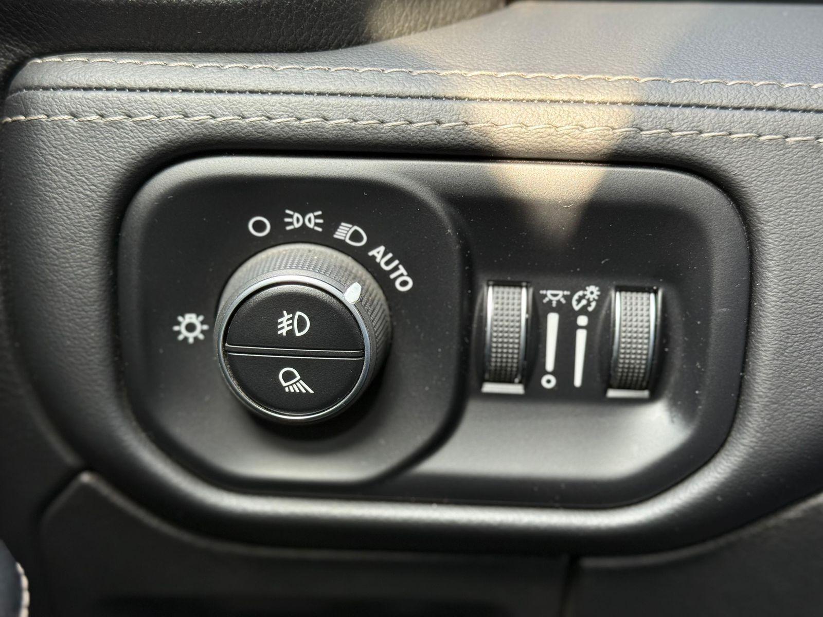 RAM 1500 LIMITED 4X4 2024 - Imagen 15 de 19