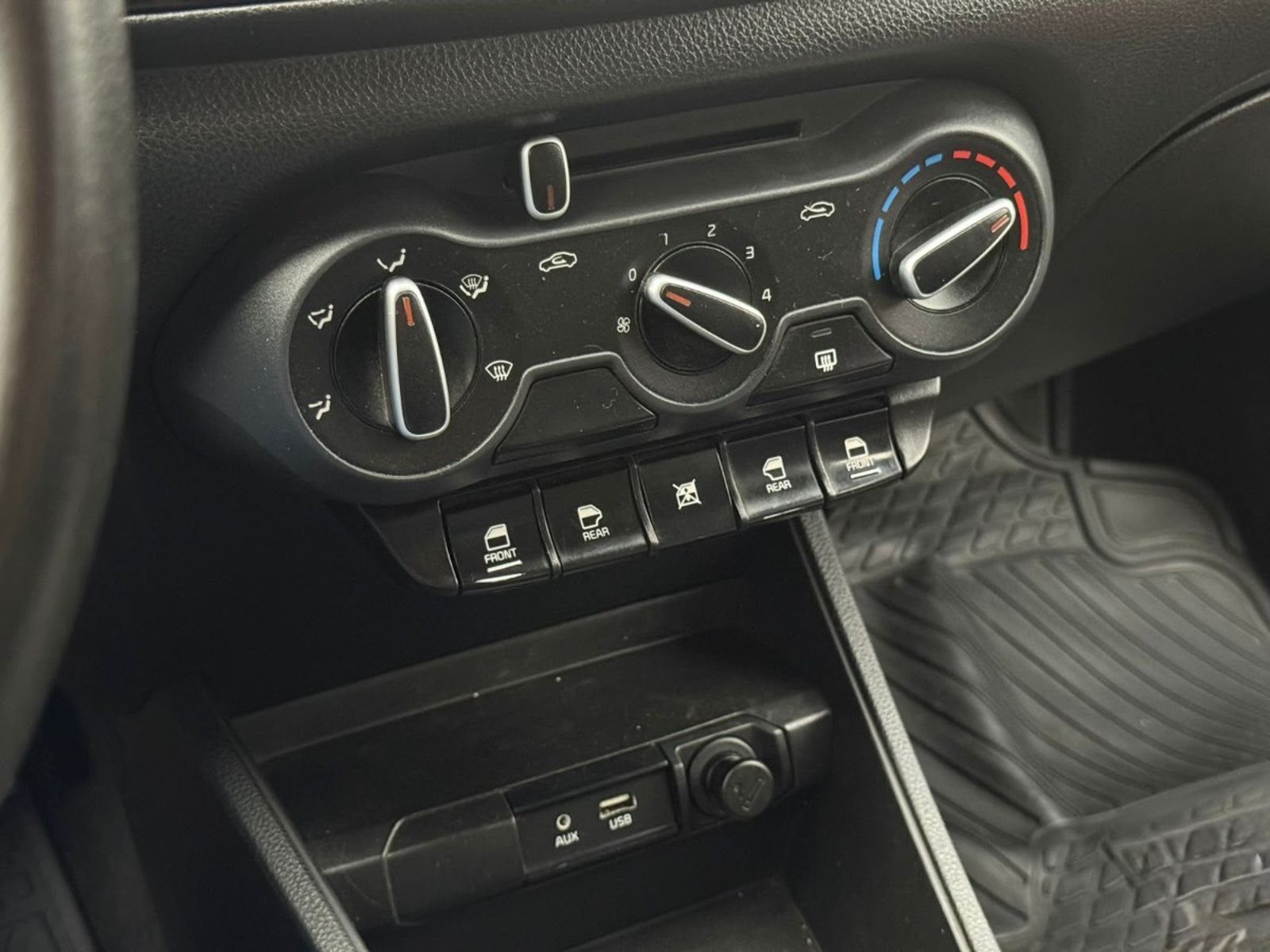 KIA SOLUTO LX 1.4 MT 2022 - Imagen 12 de 14