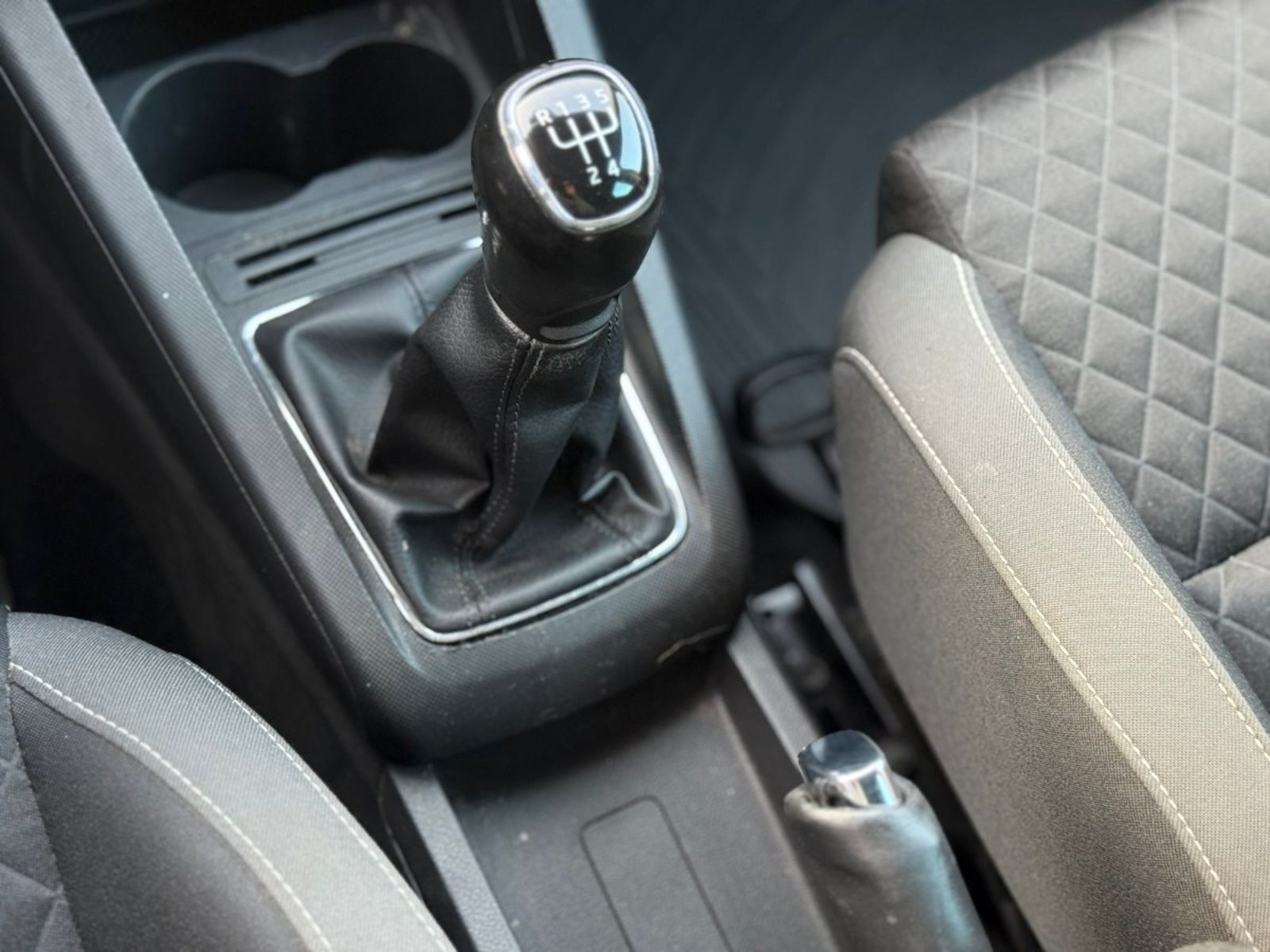 SKODA FABIA TDI 1.4 MT 2018 - Imagen 14 de 17