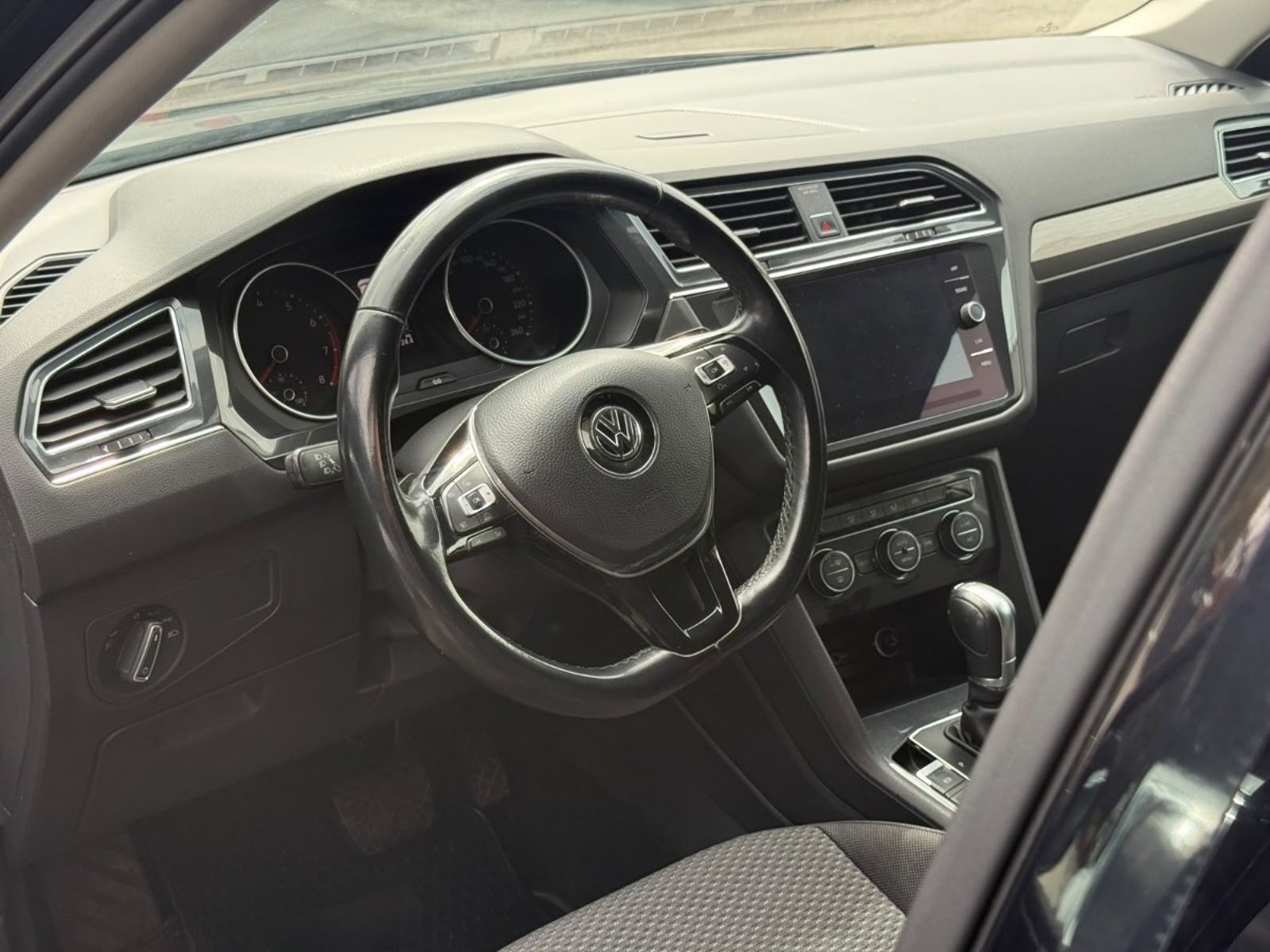 Volkswagen TIGUAN COMFORTLINE 1.4 AT 2018 - Imagen 6 de 15