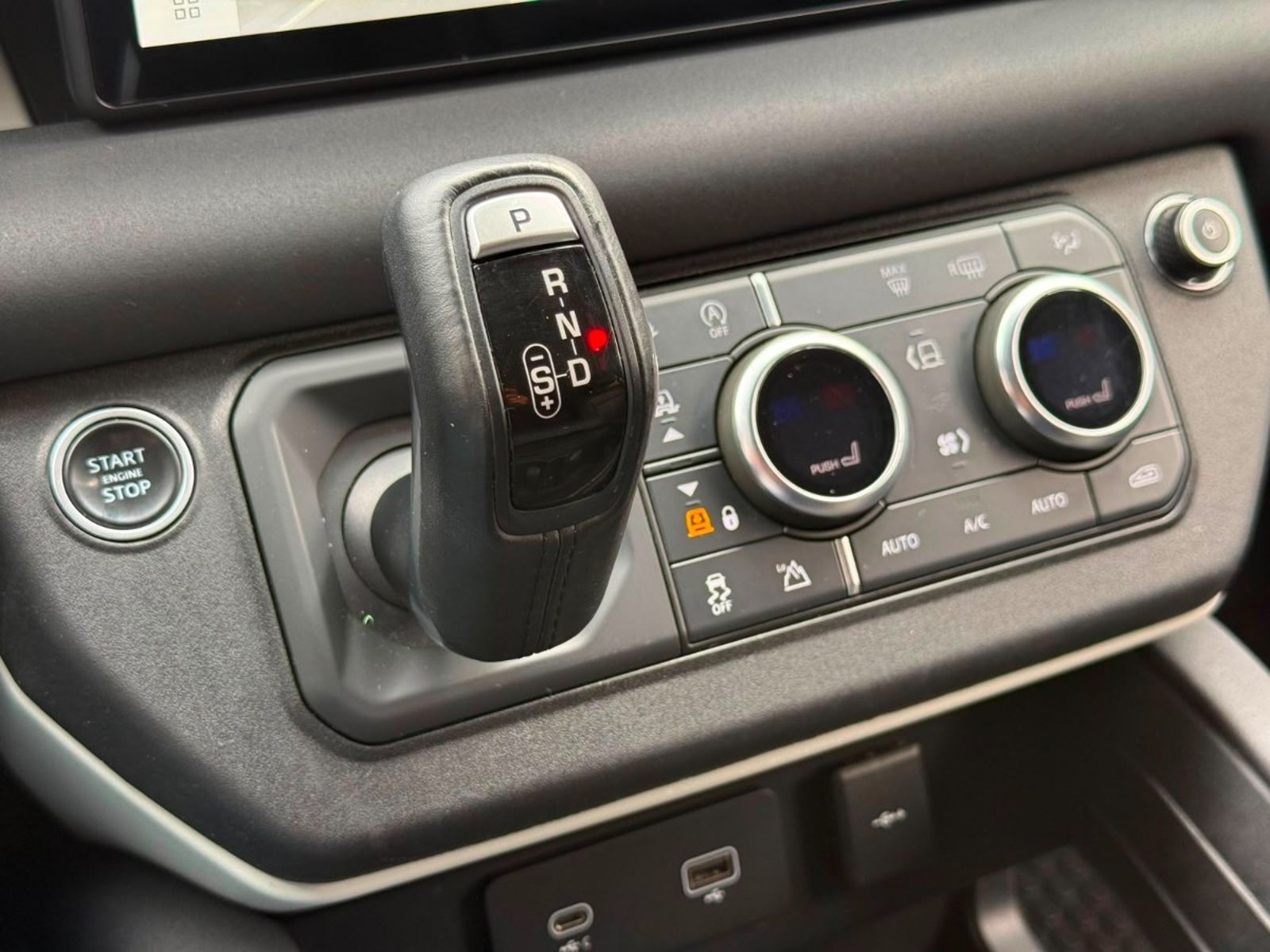 Land Rover DEFENDER 110 2021 - Imagen 13 de 18