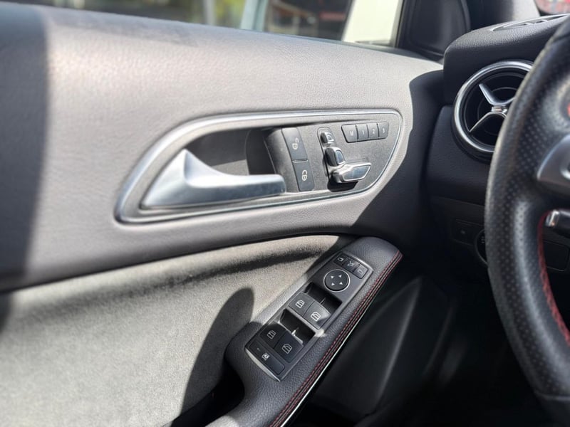 Mercedes-Benz GLA 250 4MATIC 2.0 2020 - Imagen 13 de 14