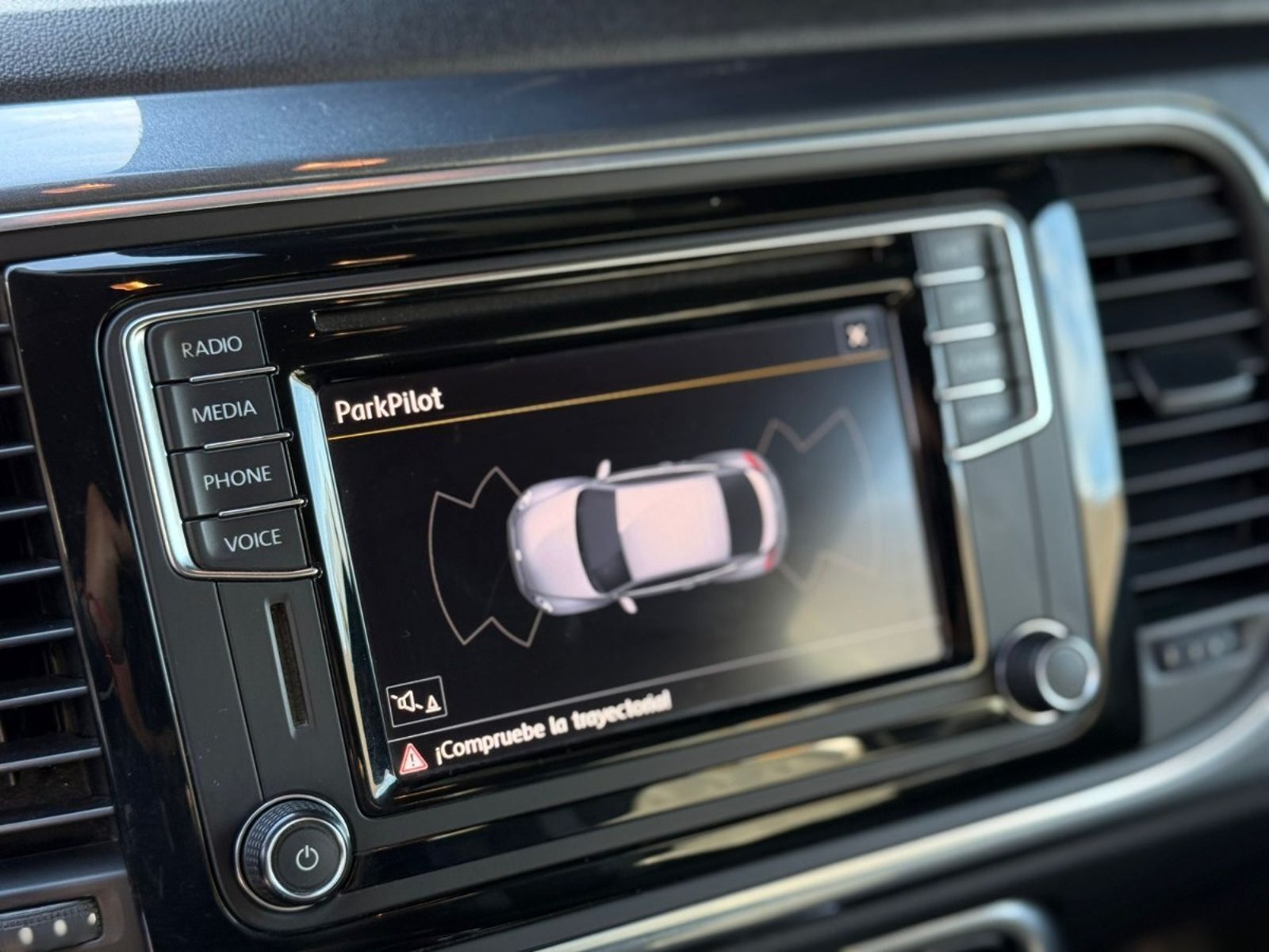 VOLKSWAGEN BEETLE COUPE 1.4T AT 2019 - Imagen 13 de 17
