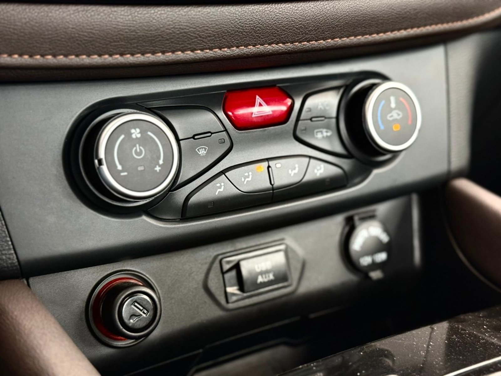 ZX AUTO TERRALORD 2.5 DIESEL 4X4 LUX PLUS 2023 - Imagen 12 de 15