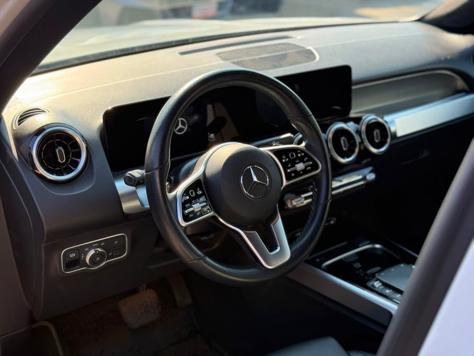 MERCEDES-BENZ GLB 200 2023 - Imagen 8 de 18