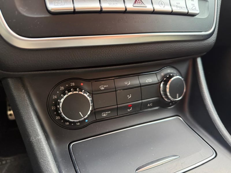 Mercedes-Benz GLA 250 4MATIC 2.0 2020 - Imagen 12 de 14