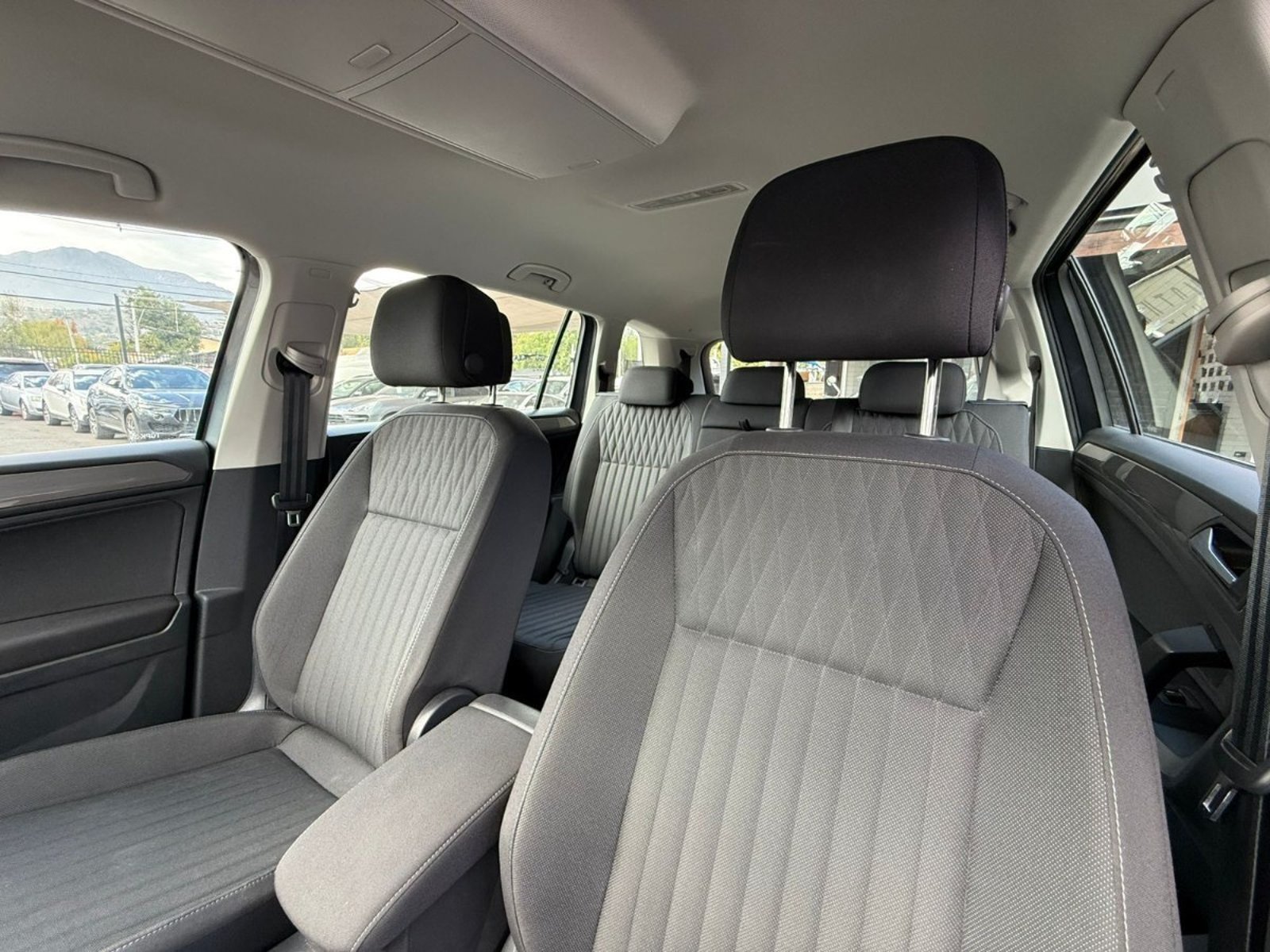 VOLKSWAGEN TIGUAN COMFORTLINE 1.4T 2024 - Imagen 16 de 18