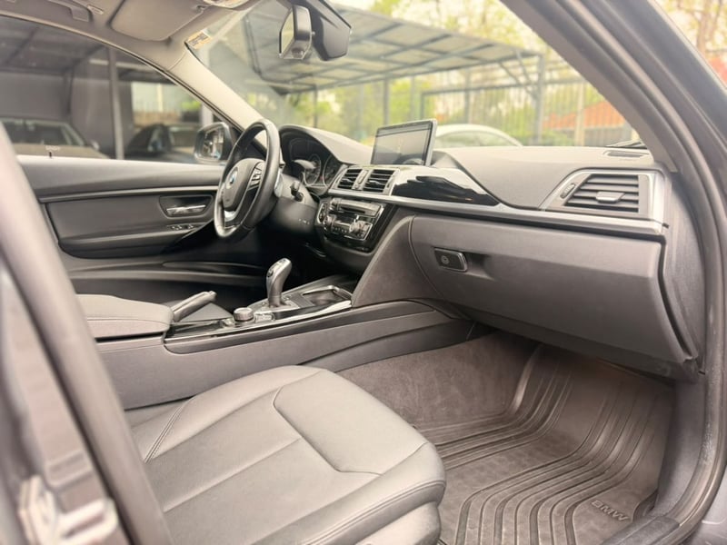 BMW 320 2.0 TURBO 2017 - Imagen 9 de 17