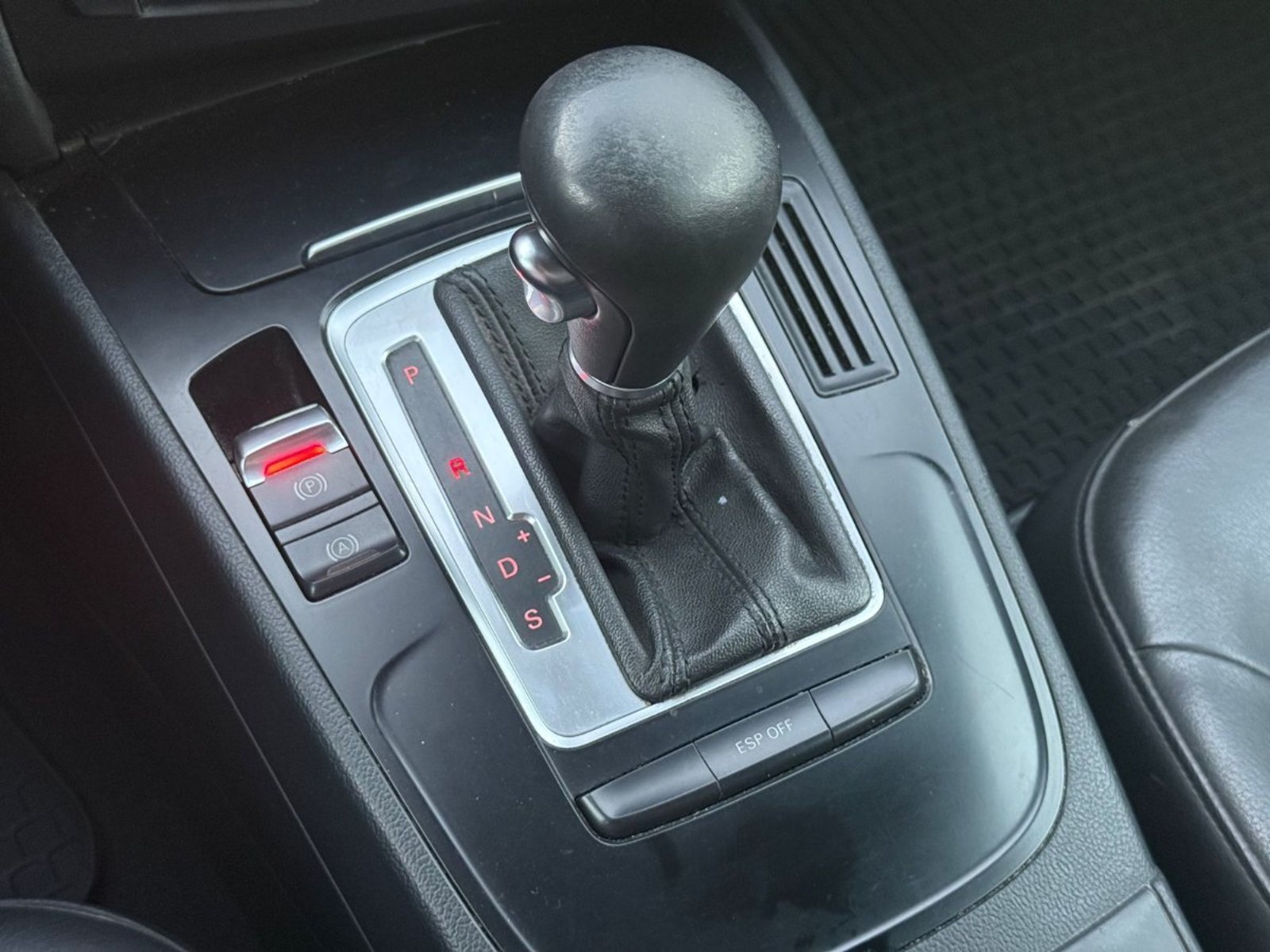 AUDI A4 1.8T MULTITRONIC 2010 - Imagen 13 de 17