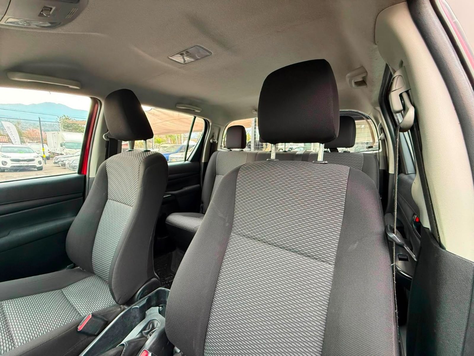 Toyota HILUX DX 4X4 MT 2.4 2023 - Imagen 16 de 17
