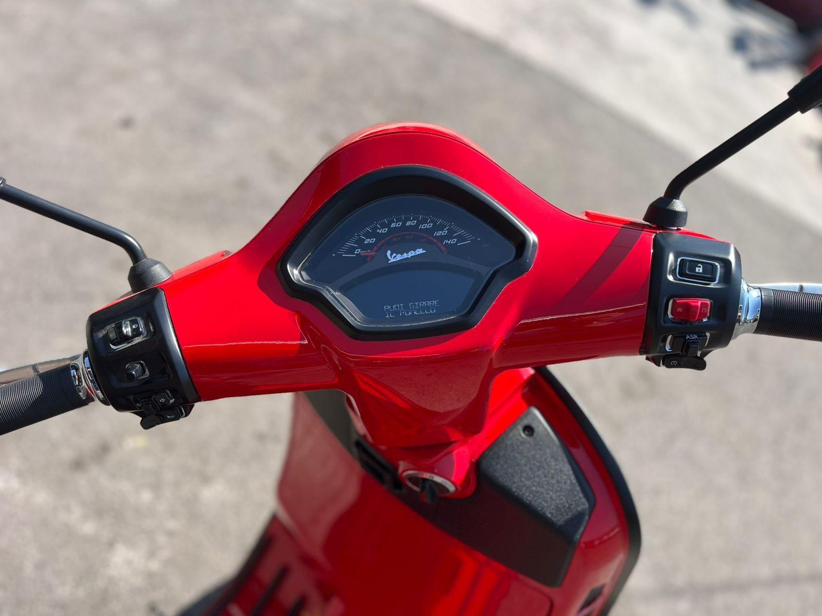 VESPA GTS 300 SUPER 2025 - Imagen 9 de 10