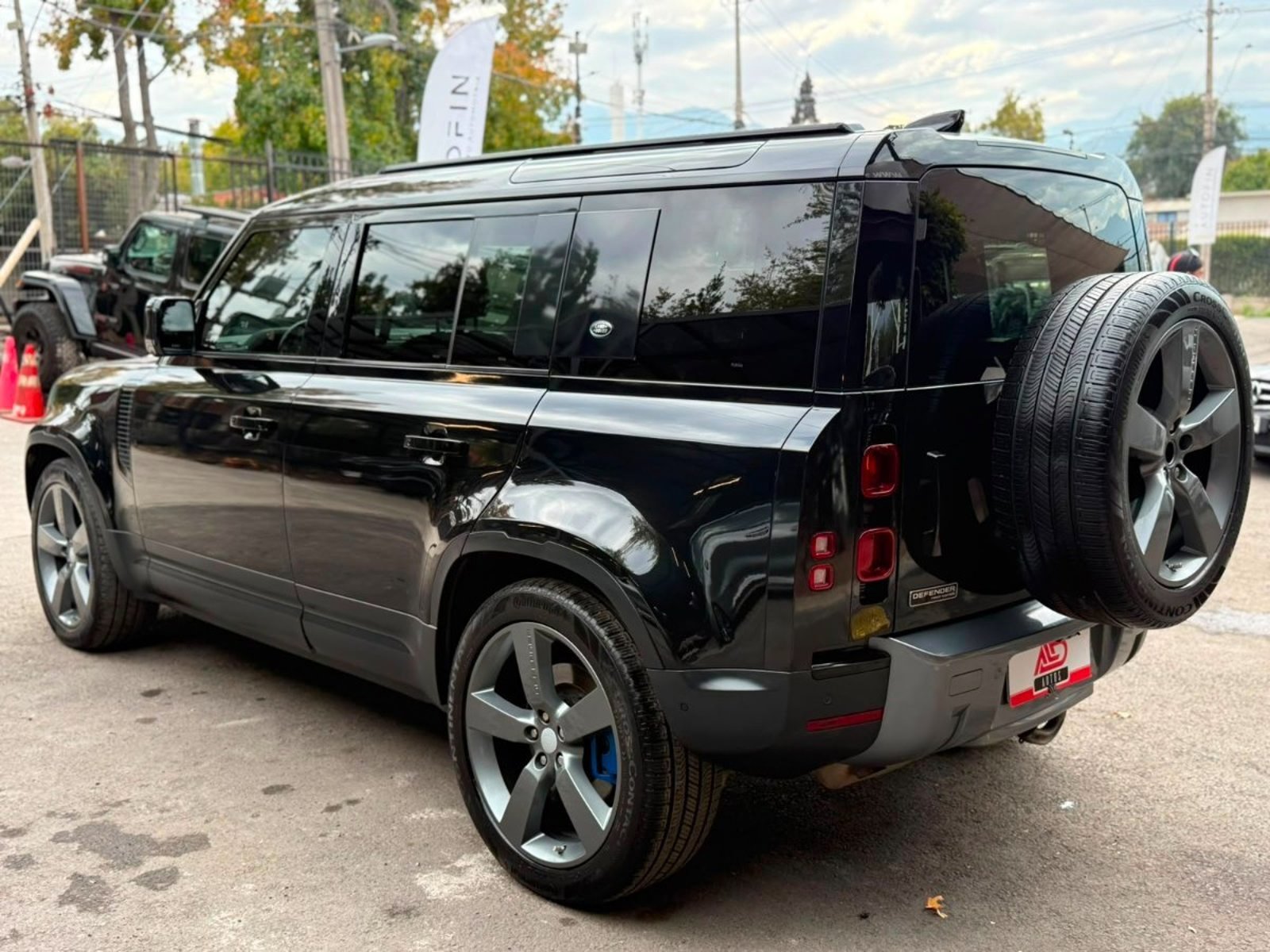 Land Rover DEFENDER 110 2021 - Foto 5 de 18