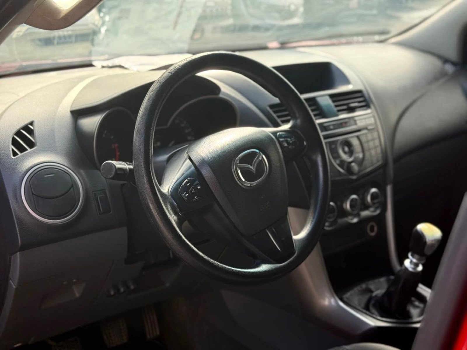 Mazda BT-50 SDX 2.2 MT 4X2 CON IVA 2019 - Imagen 8 de 14
