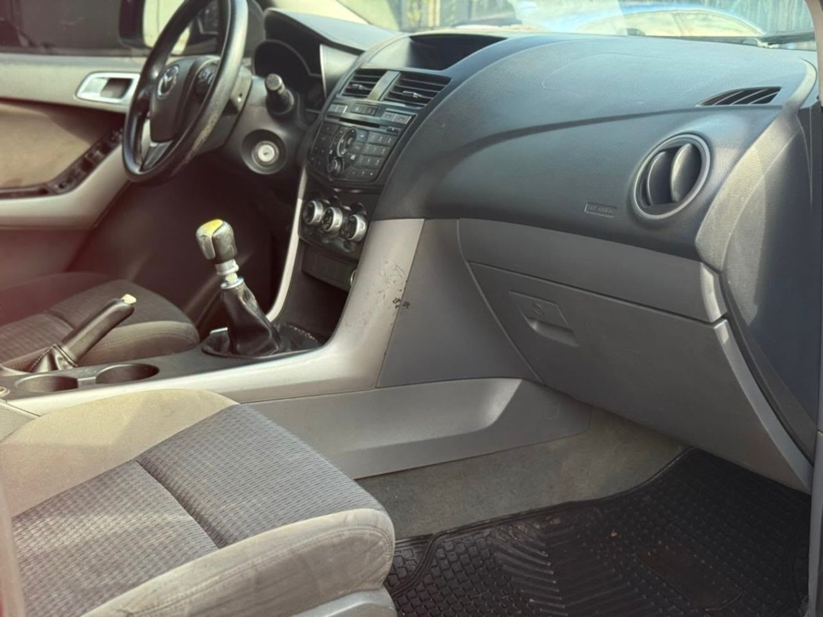 Mazda BT-50 SDX 2.2 MT 4X2 CON IVA 2019 - Imagen 10 de 14