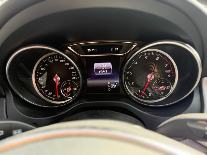 Mercedes-Benz GLA 250 4MATIC 2.0 2020 - Imagen 9 de 14