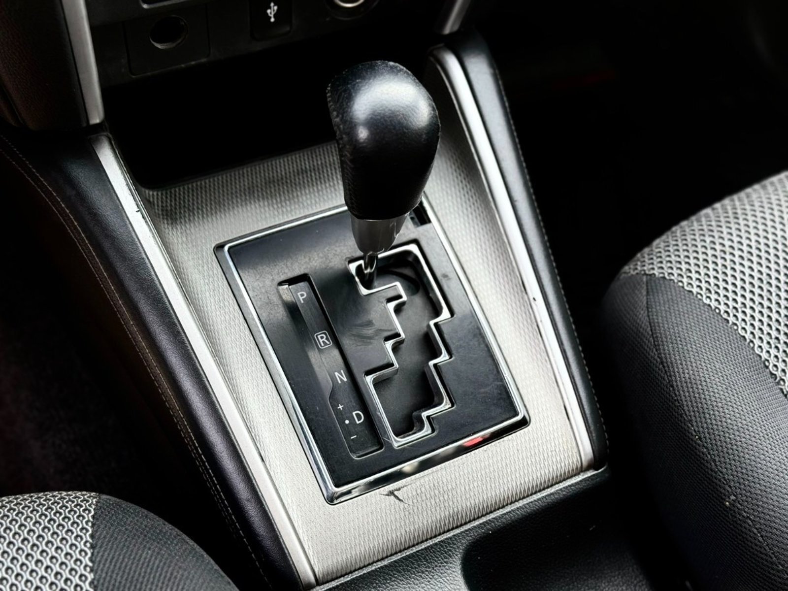 MITSUBISHI L200 DAKAR 4X4 AT 2.4 DIESEL 2023 - Imagen 13 de 17