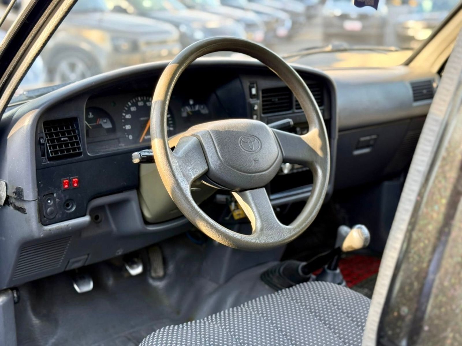 TOYOTA HILUX 2.4 MT 4X4 1996 - Imagen 8 de 13