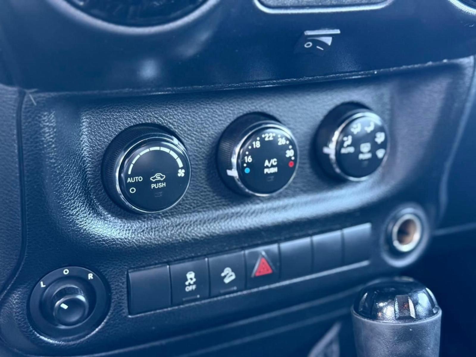JEEP WRANGLER UNLIMITED SPORT 2013 - Imagen 16 de 20