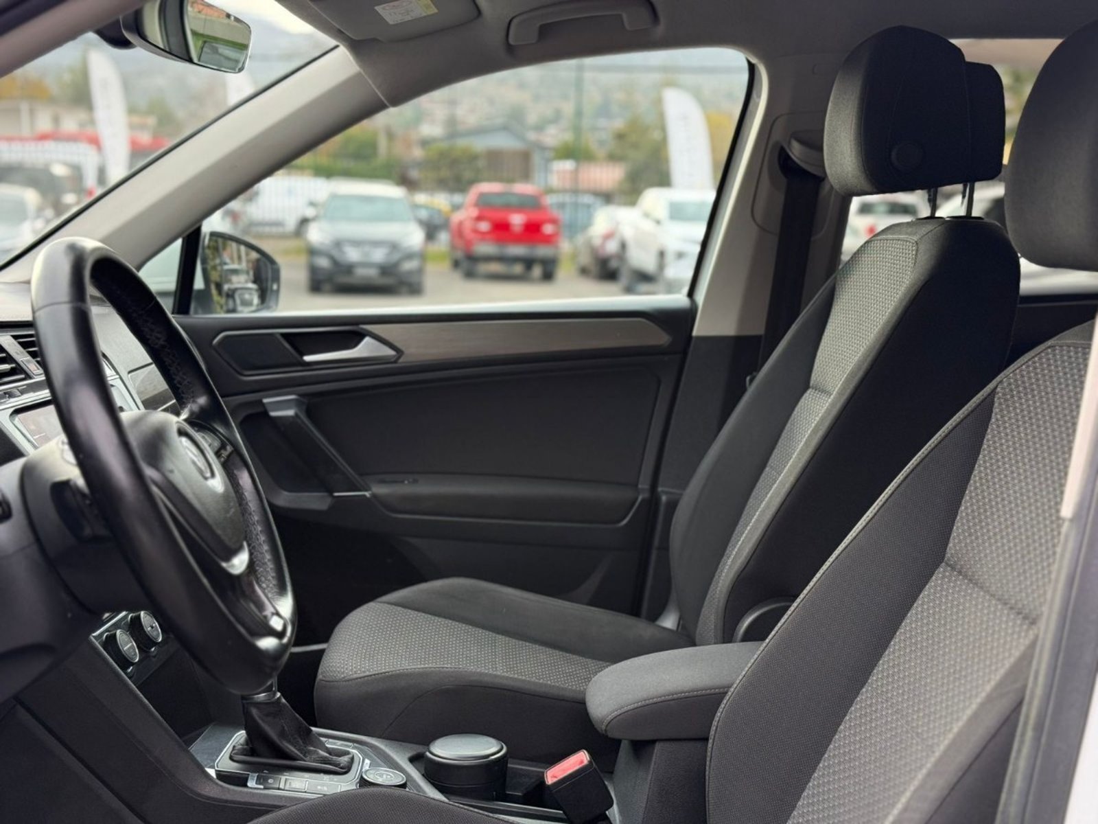VOLKSWAGEN TIGUAN 2.0 TDI 4MOTION 2019 - Imagen 9 de 18