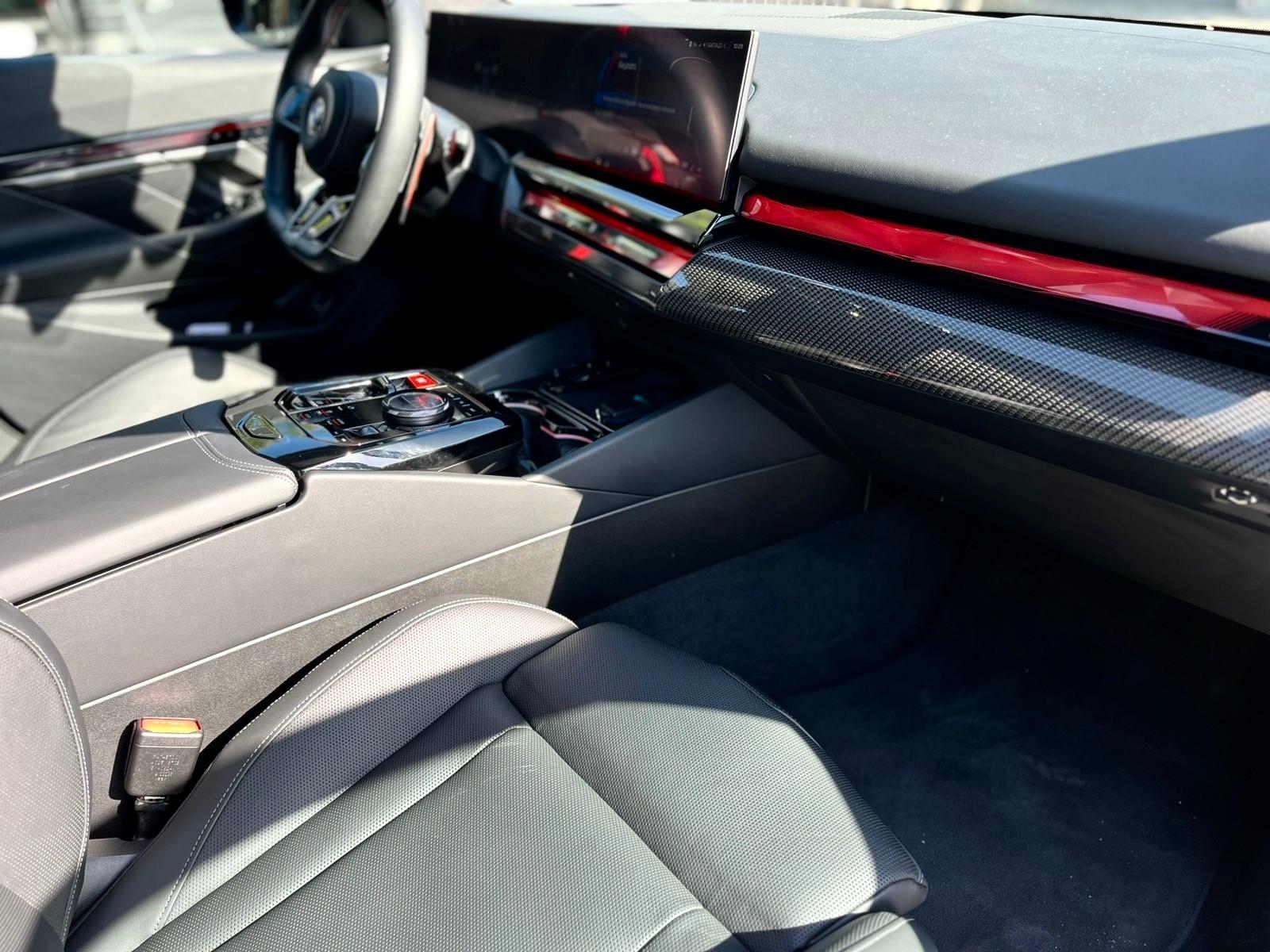 BMW M5 4.4 TWIN POWER TURBO HIBRIDO 2025 - Imagen 9 de 18