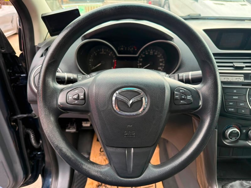Mazda BT-50 2.2 DIESEL 4X2 MT 2019 - Imagen 10 de 17