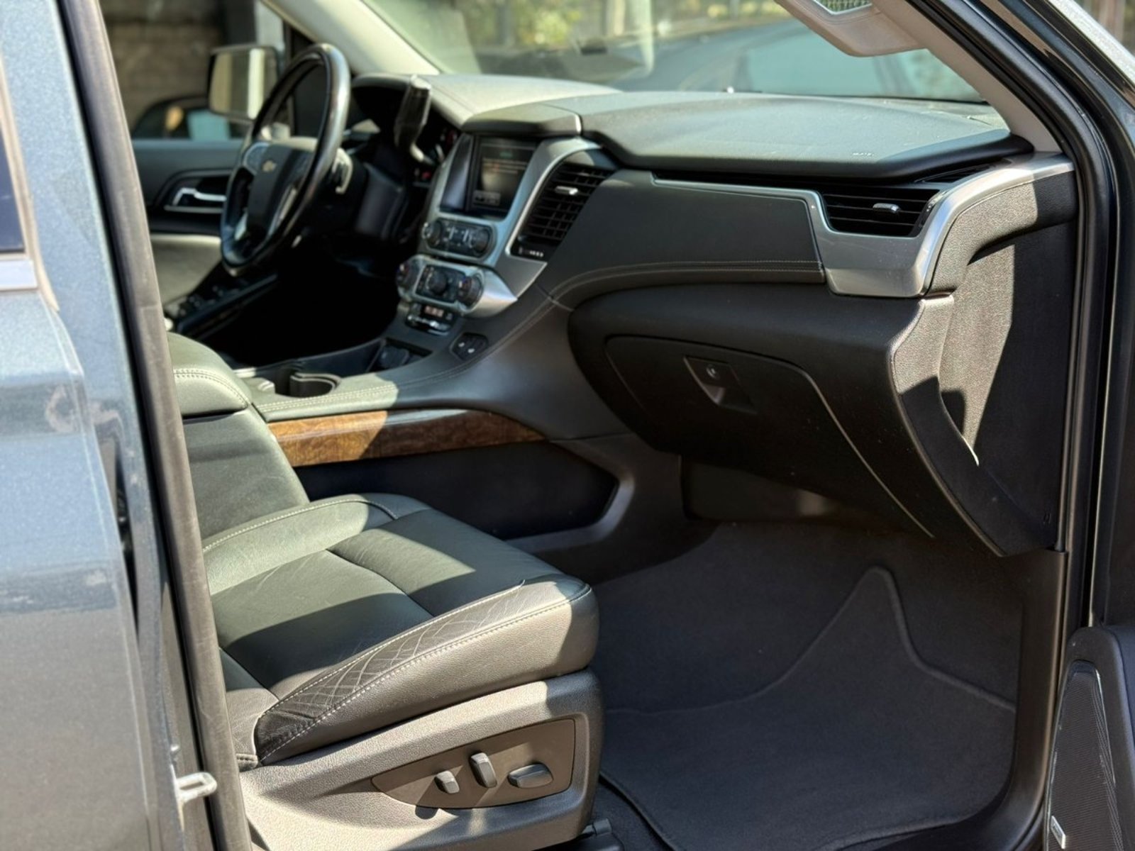 CHEVROLET SUBURBAN LT 5.3 4WD 2019 - Imagen 15 de 20