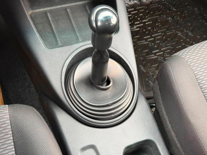 Toyota HILUX DX 4X4 MT 2.4 DIESEL 2023 - Imagen 16 de 18