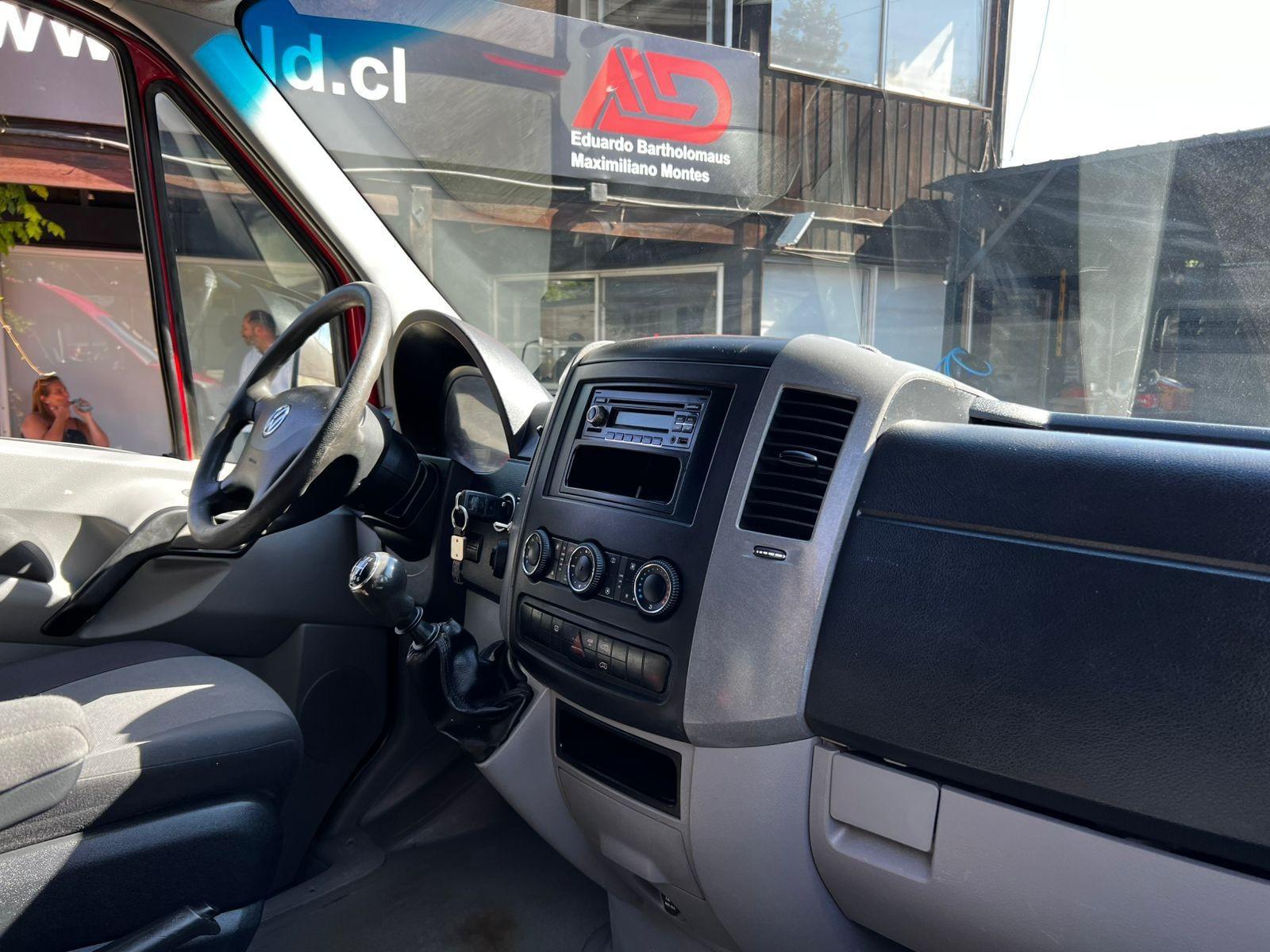 VOLKSWAGEN CRAFTER 50 2017 - Imagen 16 de 18