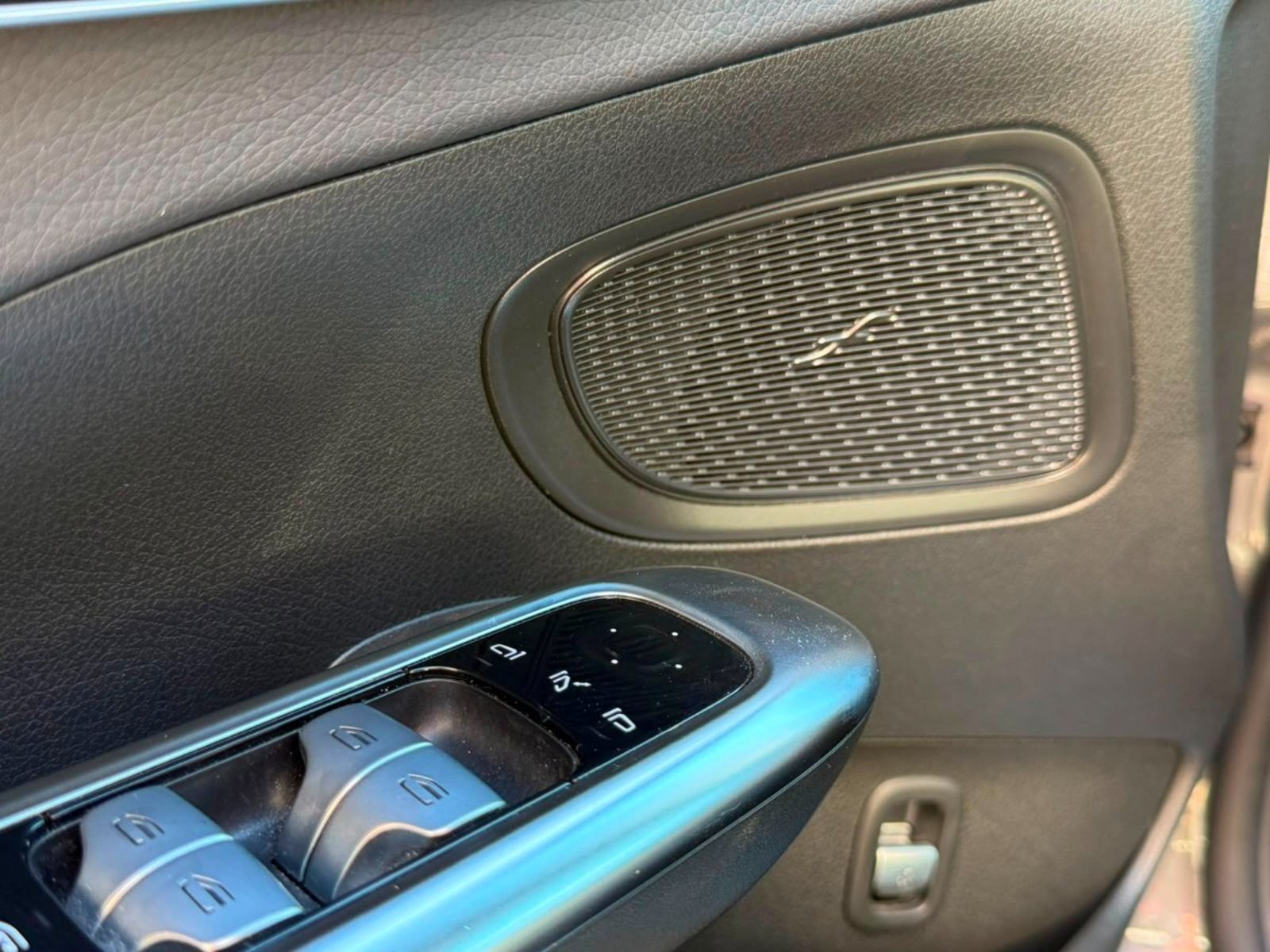 Mercedes-Benz C200 2023 - Imagen 15 de 19