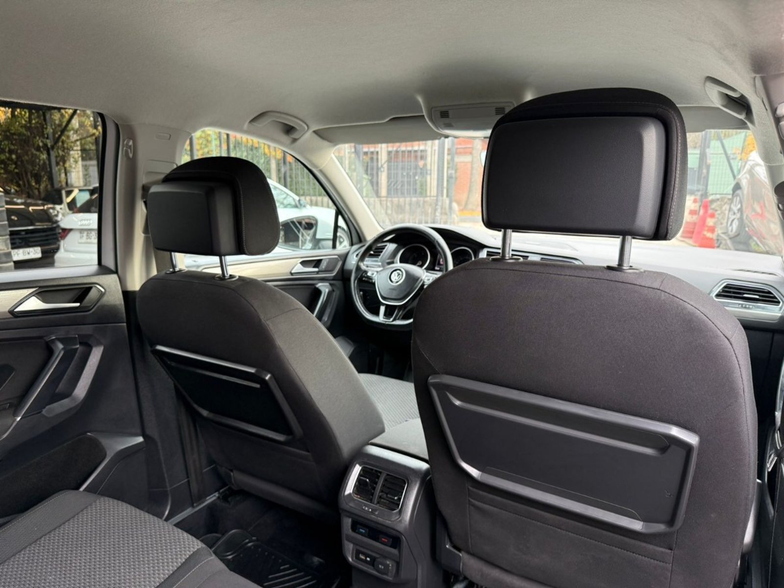 VOLKSWAGEN TIGUAN 2.0 TDI 4MOTION 2019 - Imagen 17 de 18