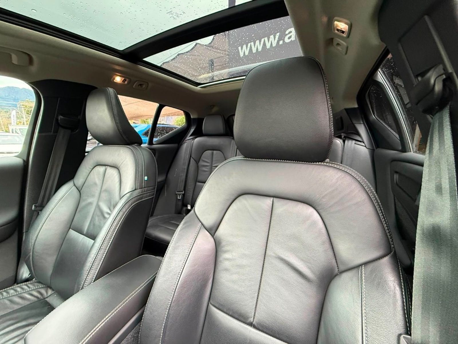 Volvo XC40 T5 HYBRID R DESING 1.5T 2023 - Imagen 16 de 18