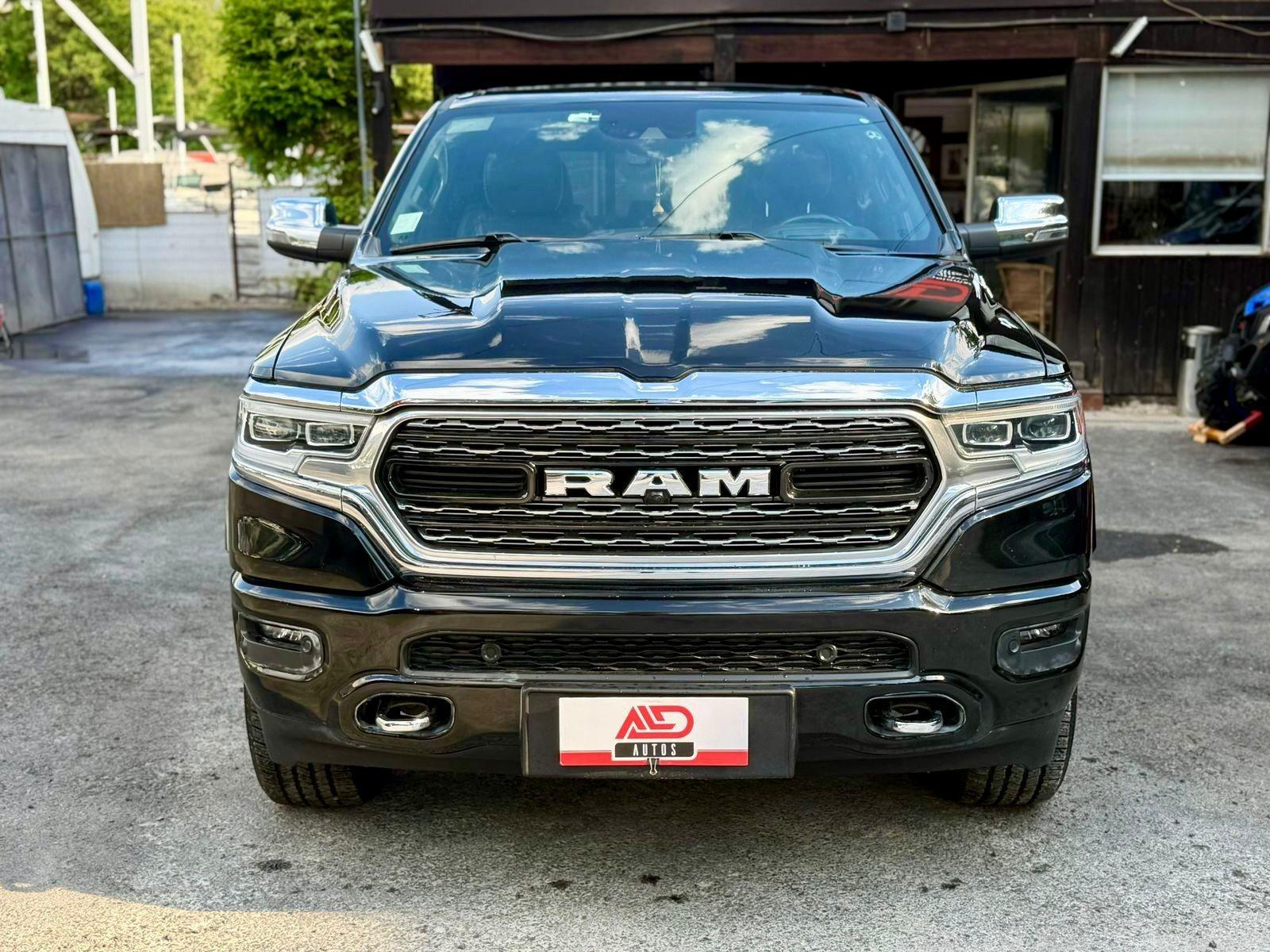 RAM 1500 LIMITED 4X4 2024 - Foto 2 de 20