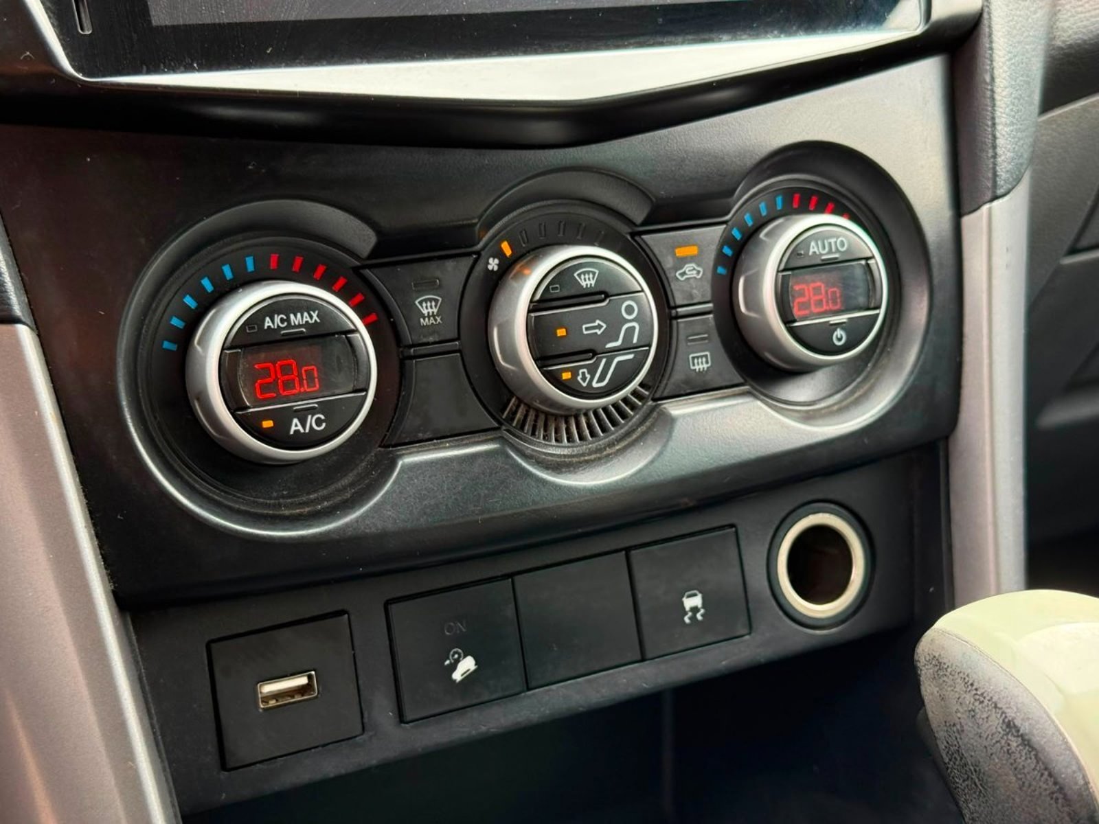 MAZDA BT-50 SDX 4X4 3.2 AT 2020 - Imagen 15 de 18
