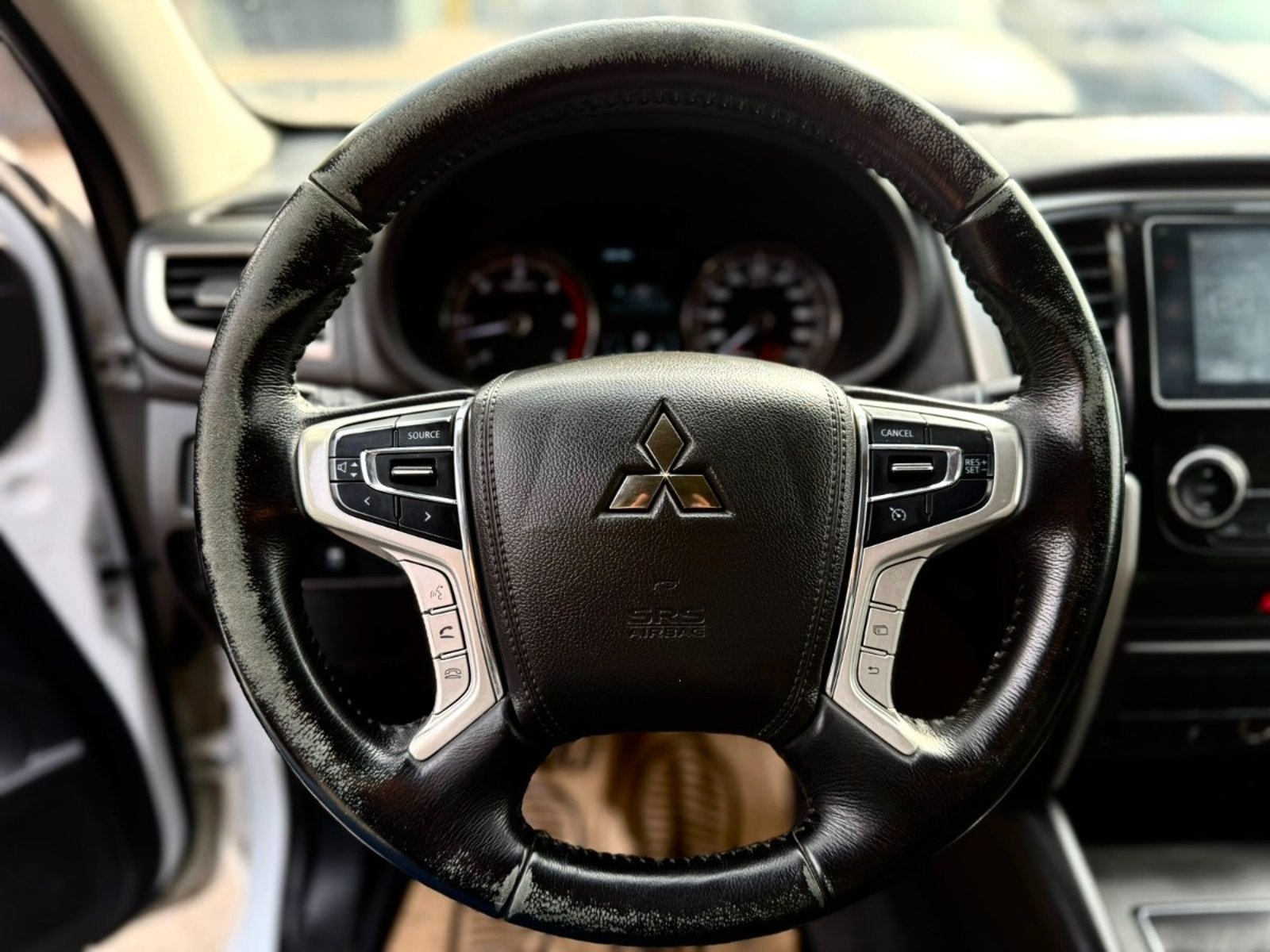 MITSUBISHI L200 DAKAR 4X4 AT 2.4 DIESEL 2023 - Imagen 10 de 17