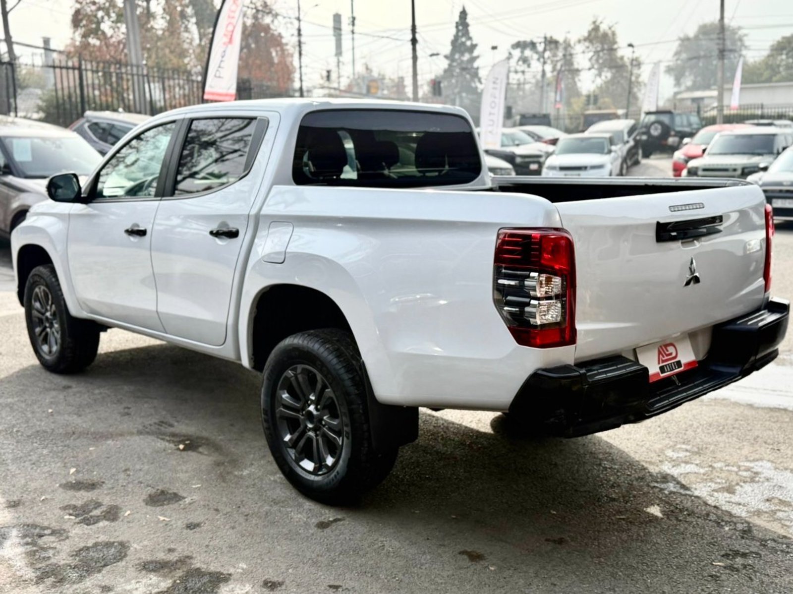 MITSUBISHI L200 DAKAR 4X4 AT 2.4 DIESEL 2023 - Imagen 6 de 17