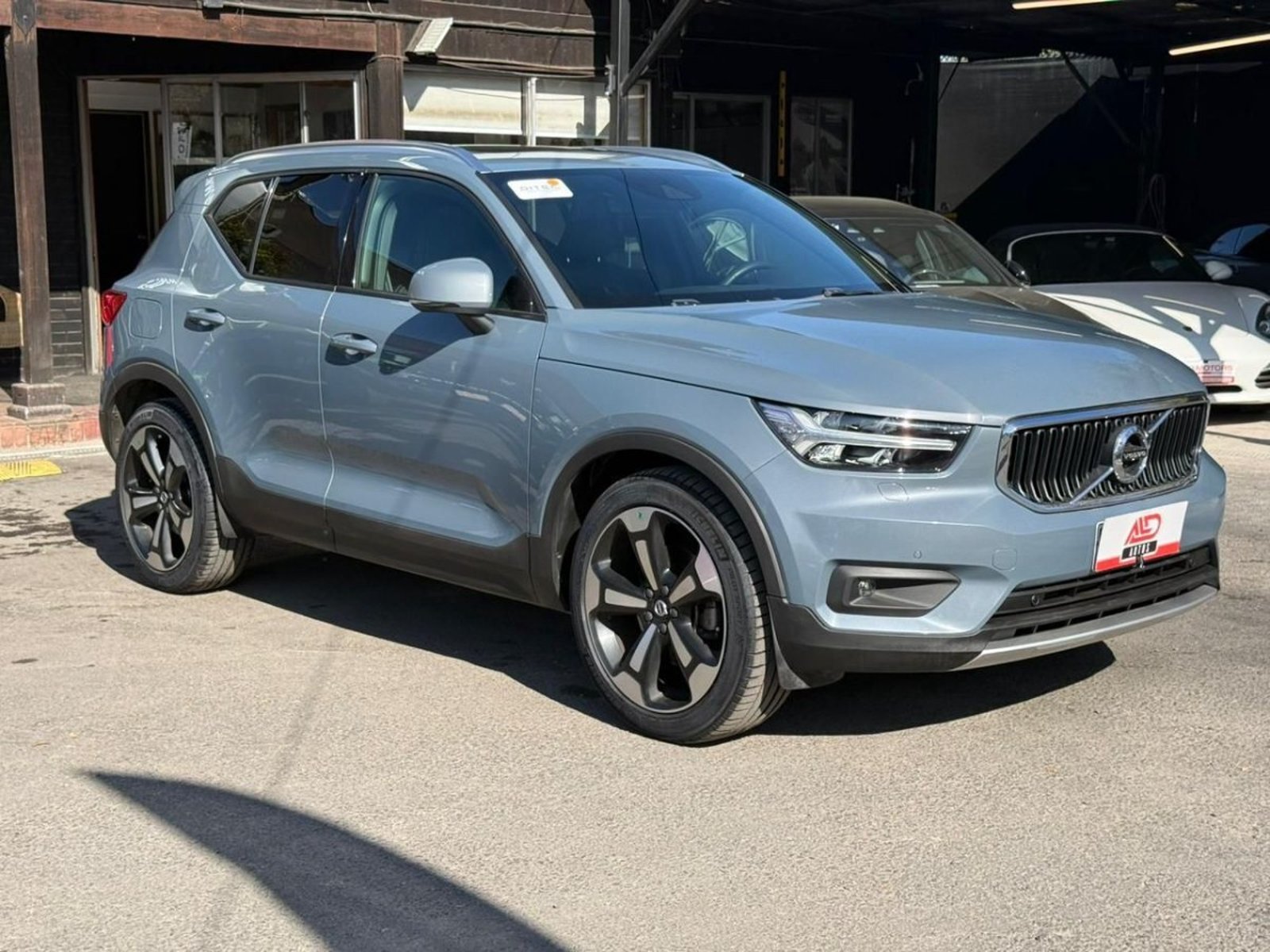 VOLVO XC40 D4 AWD MOMENTUM PLUS 2020 - Imagen 3 de 20