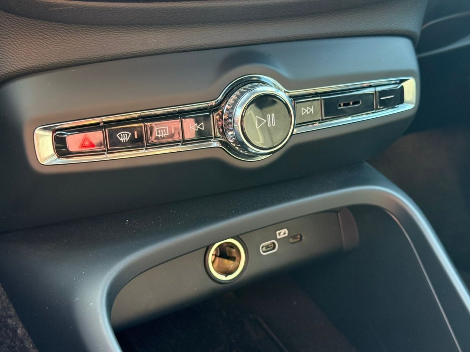 VOLVO EX40 P8 AWD 2025 - Imagen 14 de 20