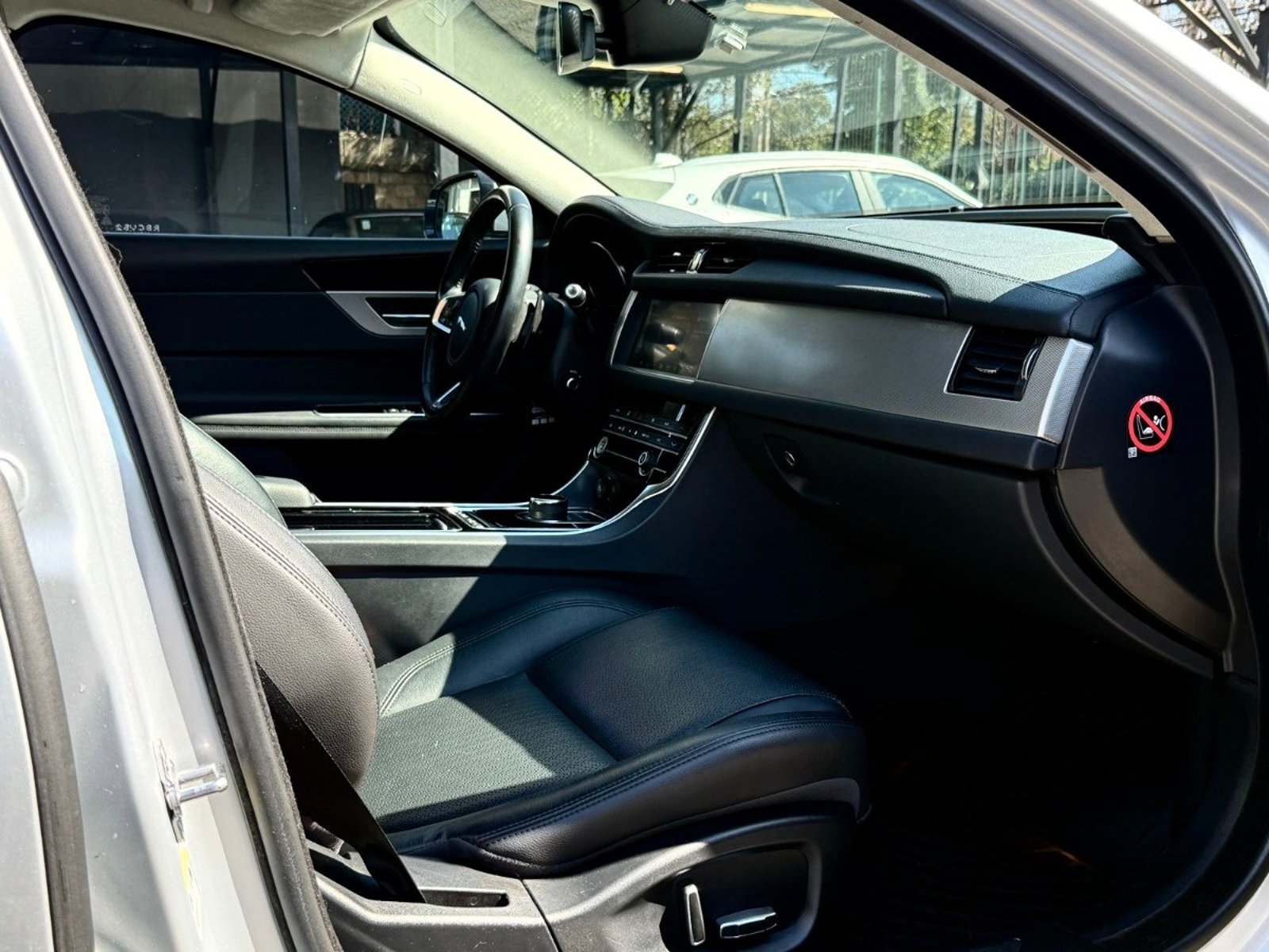Jaguar XF PRESTIGE 2.0 2021 - Imagen 9 de 17