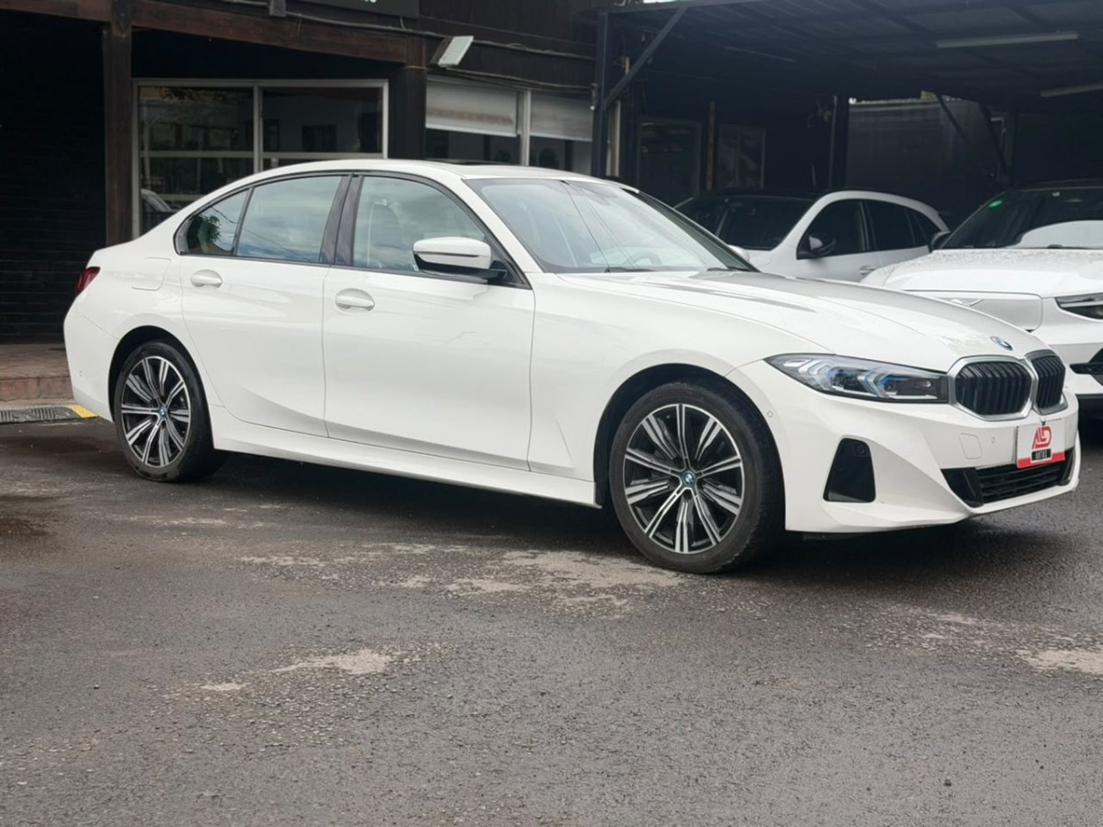 BMW 330 E HIBRIDO 2024 - Foto 3 de 18