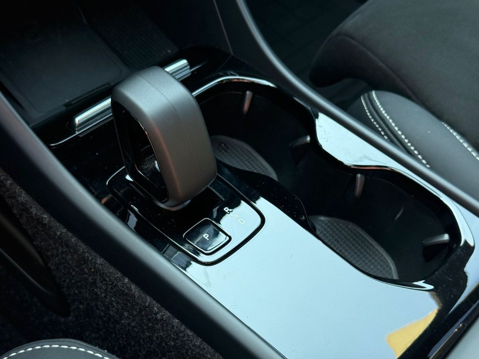 VOLVO EX40 P8 AWD 2025 - Imagen 15 de 20
