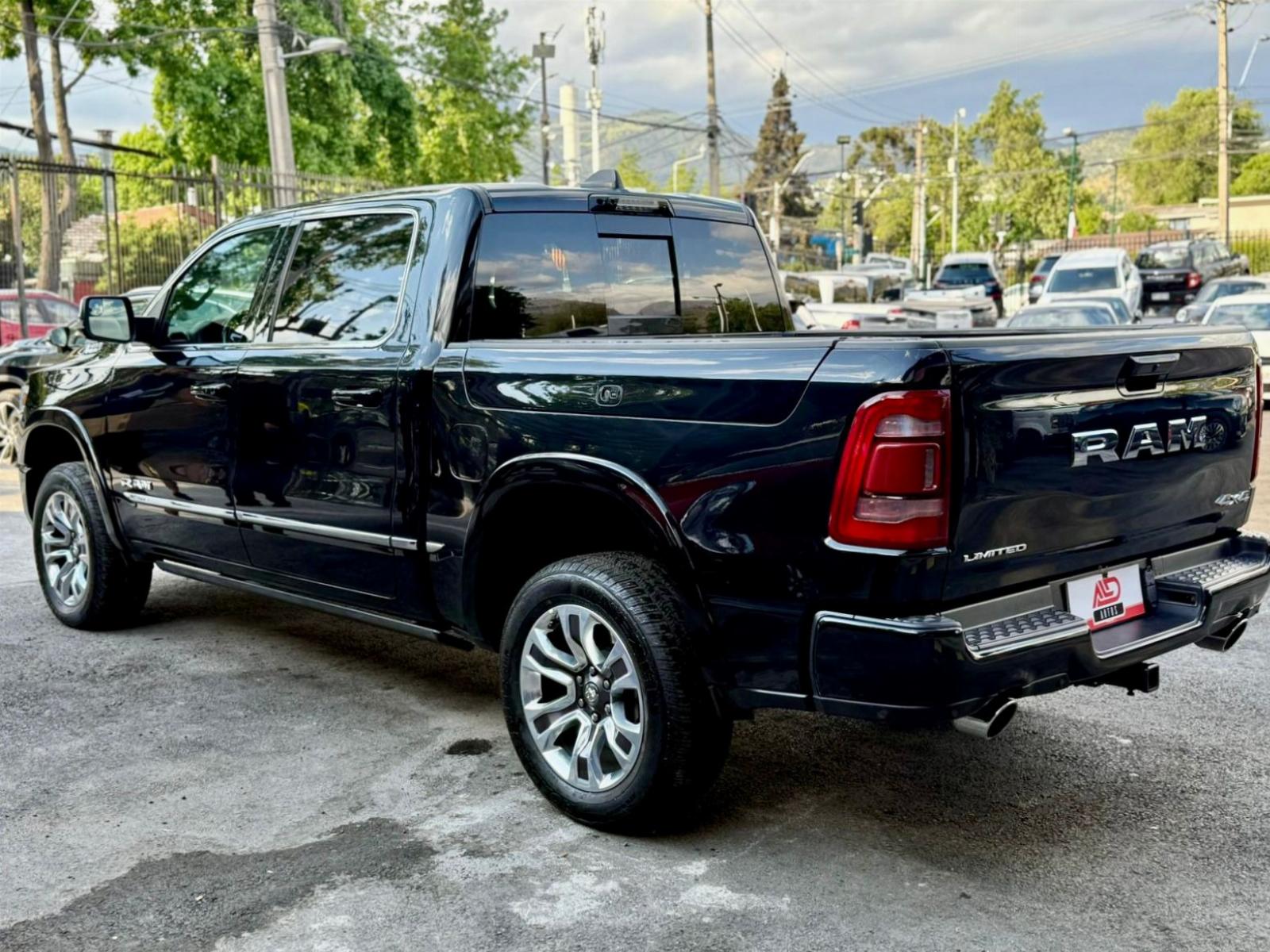 RAM 1500 LIMITED 4X4 2024 - Imagen 5 de 19