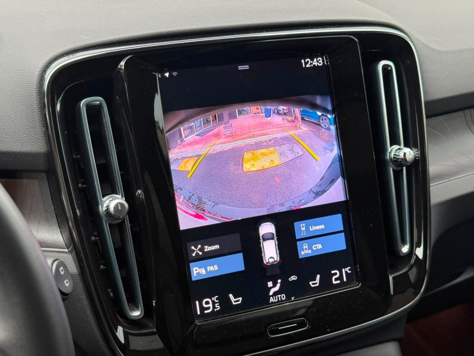 Volvo XC40 T5 HYBRID R DESING 1.5T 2023 - Imagen 12 de 18